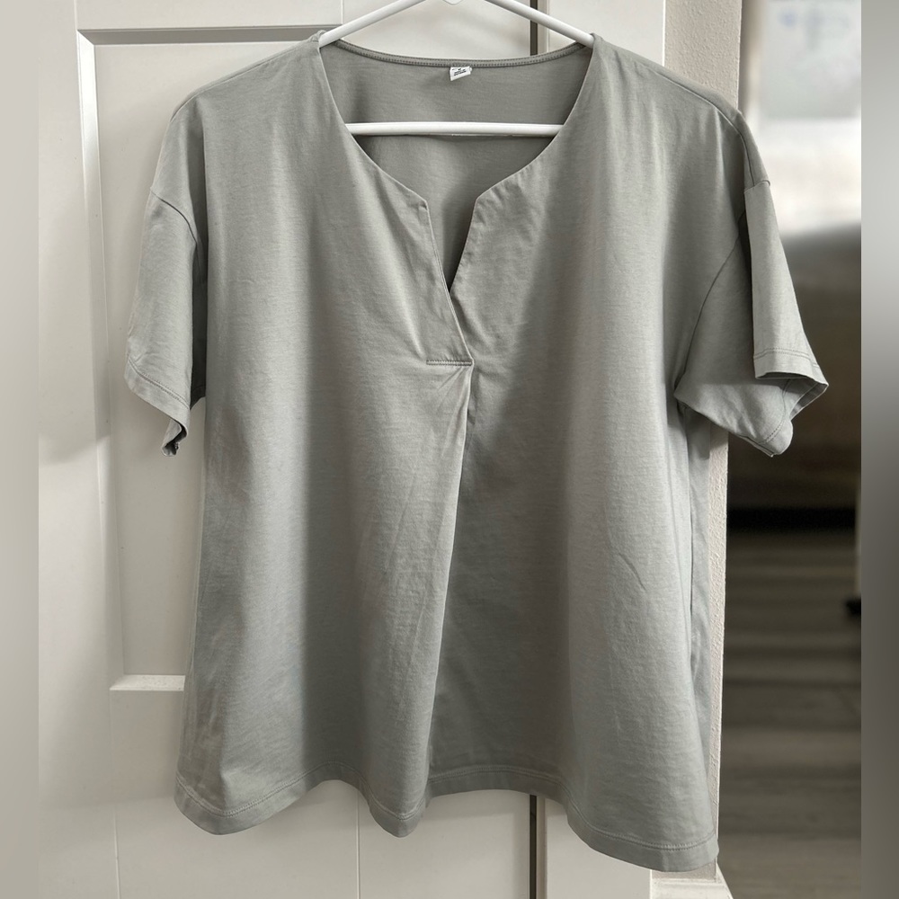 [NWOT] Uniqlo 100% Cotton Women Shirt, Size M, Gray